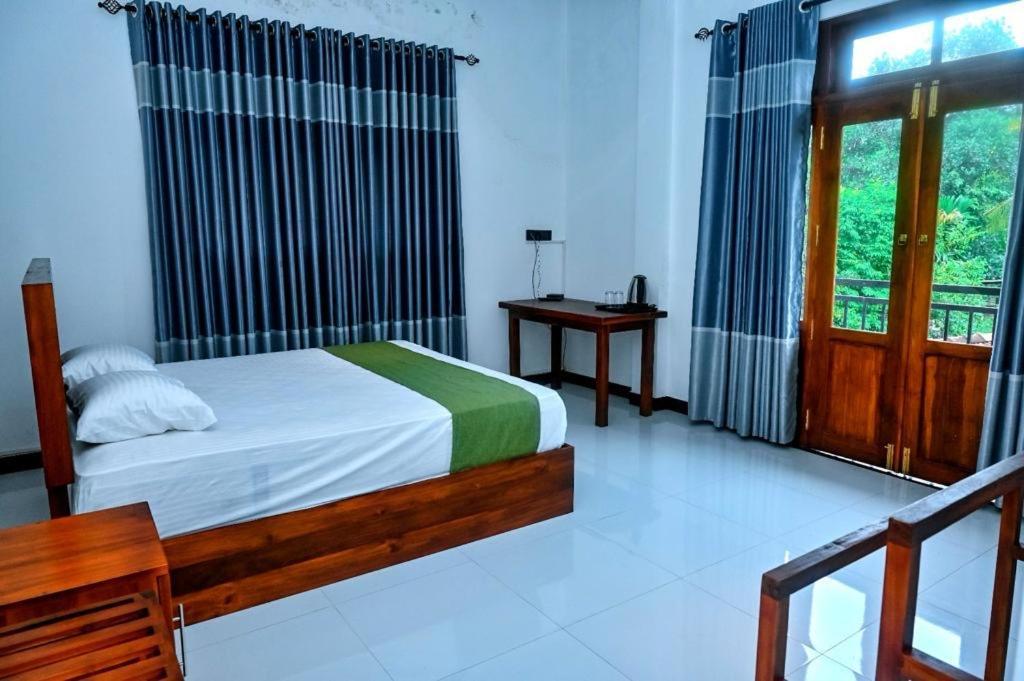 Emerald Home Stay Anuradhapura Exteriör bild