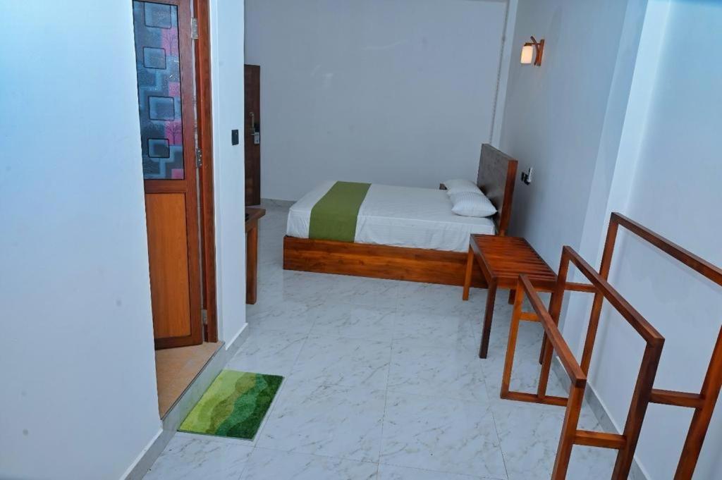 Emerald Home Stay Anuradhapura Exteriör bild