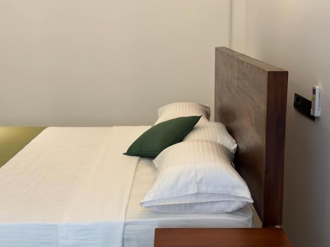Emerald Home Stay Anuradhapura Exteriör bild