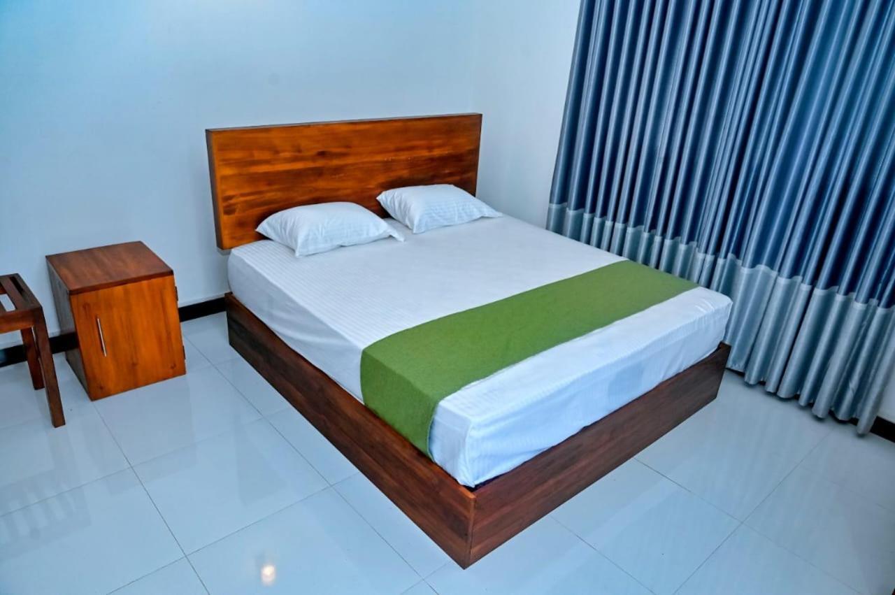 Emerald Home Stay Anuradhapura Exteriör bild