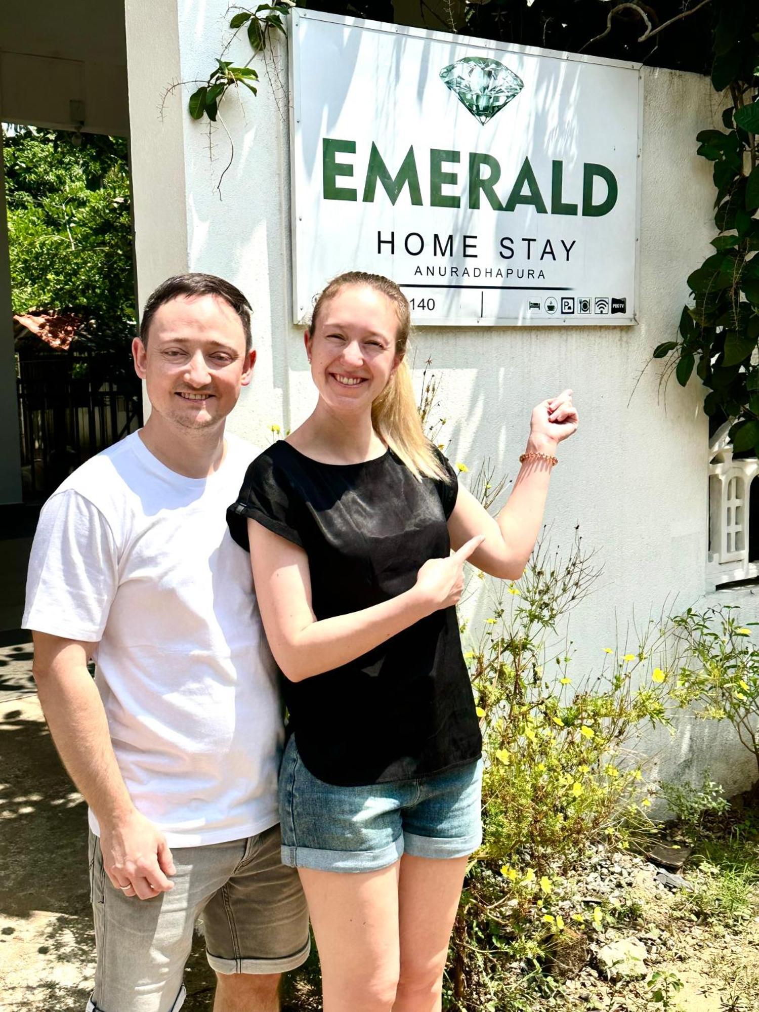 Emerald Home Stay Anuradhapura Exteriör bild